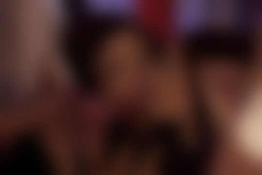 'Escort'-Szene aus Claire Castel und Rachel Adjani im exklusiven Doppelpack