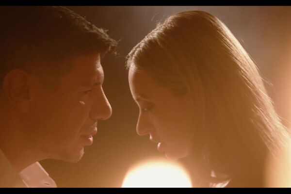 'Kitzeln'-Szene aus Denise Martin & Micky Muffin - Triple X Review