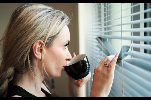 'Kitzeln'-Szene aus Eveline Dellai - Triple X Review