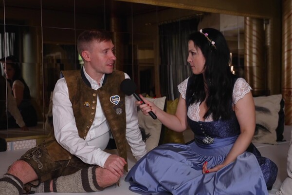 'Dirndl'-Szene aus Magma swingt im Club Rendezvous (Magma Film) Szene 2