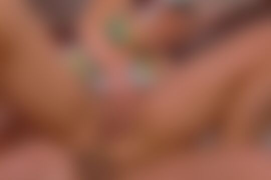 'Sklaven'-Szene aus Die üppige strenge Valerie de Winter lässt sich von ihrem Sklaven die Rosette verwöhnen