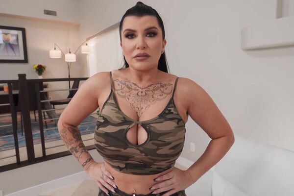 'Krankenhaus'-Szene aus Romi Rain - Look At Her Now 15