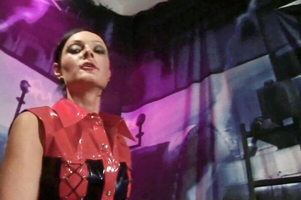 'Züchtigung'-Szene aus Sanya Pride - Diene deiner Domina 4