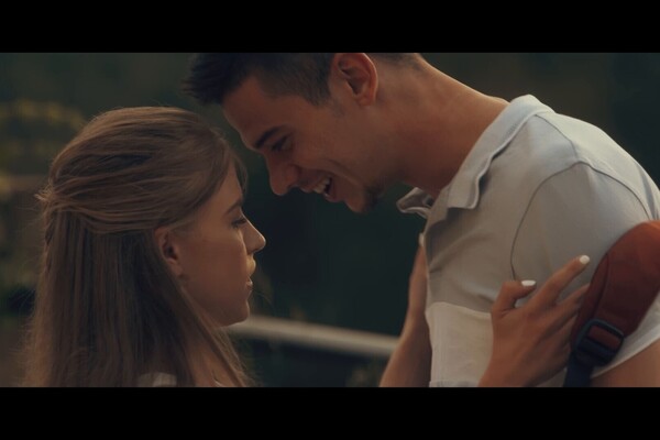 'Exhibitionismus'-Szene aus Bonnie Dolce - The Exhibitionist 4: Outdoor Adventures