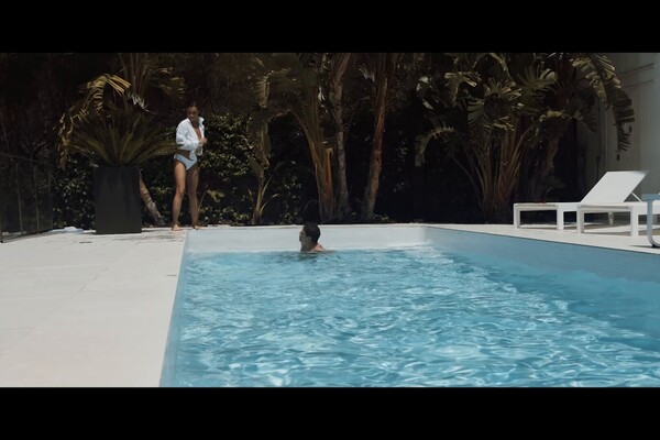 'Exhibitionismus'-Szene aus Josephine Jackson - The Exhibitionist 4: Outdoor Adventures