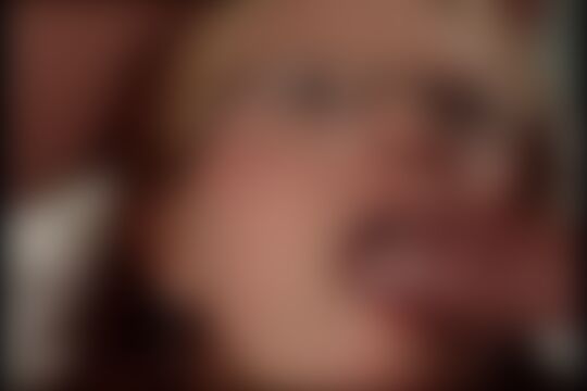 'Schlucken'-Szene aus Teenie mit Brille von zwei Schwänzen beglückt