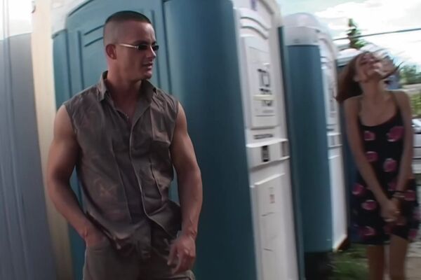 'Sex im Freien'-Szene aus Angelique Morreau & Maria Mia - Öffentlich erregt! 15