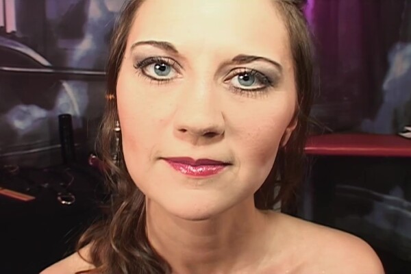 'Herrin'-Szene aus Herrin Julia - Dominas Direkt: Gehorche!