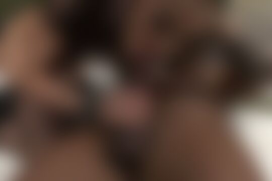 'Polizei'-Szene aus Ein großer schwarzer Schwanz von zwei Polizei-Babes verhaftet