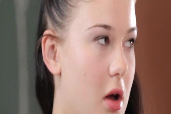 'Toilette'-Szene aus Lucy Li & Violette Pink - 50th Anniversary: 2014-2015