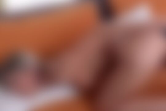 'Glamour'-Szene aus Gina Gerson - Masturbating Glamour Dolls 2