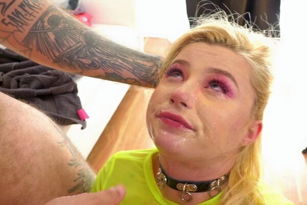 'Gothic'-Szene aus Carolina Sweets - Hookup Hotshot: Cute N Nasty