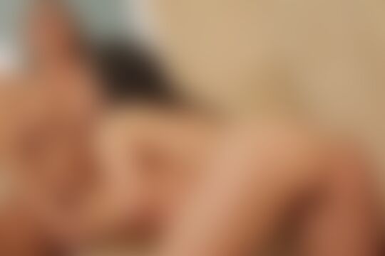 'Dusche'-Szene aus Dampfend heiß: Sinn Sage und Elexis Monroe in der Dusche