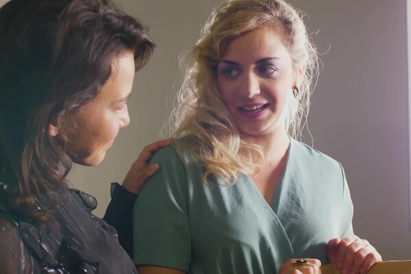 'Chef'-Szene aus Melia Rose & Victoria Beauregard - Love Shopping