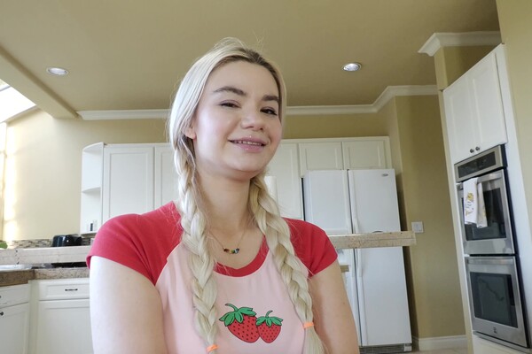 'Bett'-Szene aus Angelica Coralvine - Bubble Butt Babysitters 9