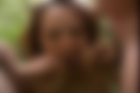 'Wald'-Szene aus Zwei Schwänze jagen die hübsche Nackte durch den Wald