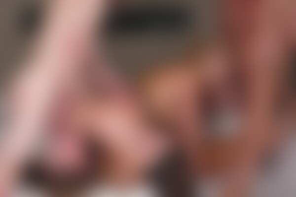 'Dicke Nippel'-Szene aus Cherry Kiss & Zlata Shine - Super Slutty Squirters 2