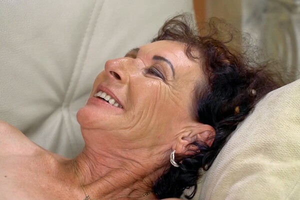 'Sex mit Oma'-Szene aus She Fucks Like A Pornstar (21 Sextreme) Szene 3