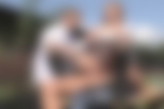 'Farm'-Szene aus Die vollbusige Tarra in schwarzen Nylons von zwei großen Farmer-Schwänzen gestopft