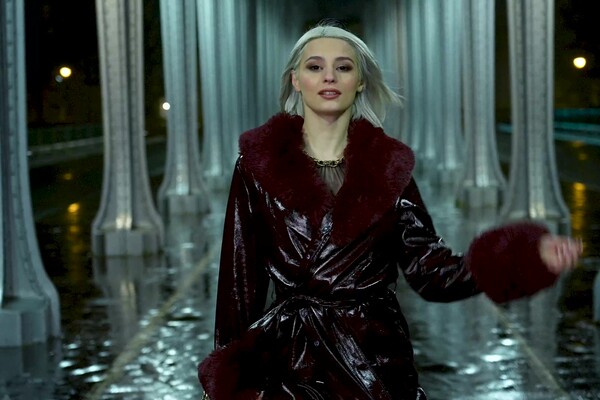 'Fußfetisch'-Szene aus Christy White - Couture