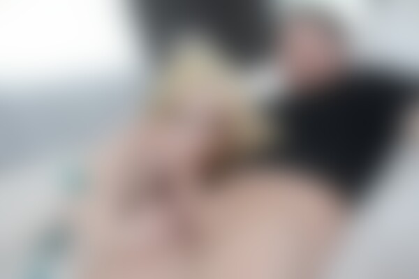 'Christmas'-Szene aus Brooke Wylde - The MILF Experience 5: Christie Stevens