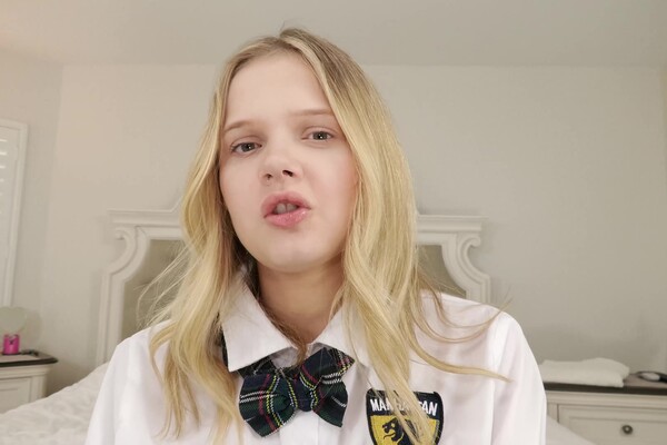 'Studentin'-Szene aus Coco Lovelock - School Girls In XXX Training 15