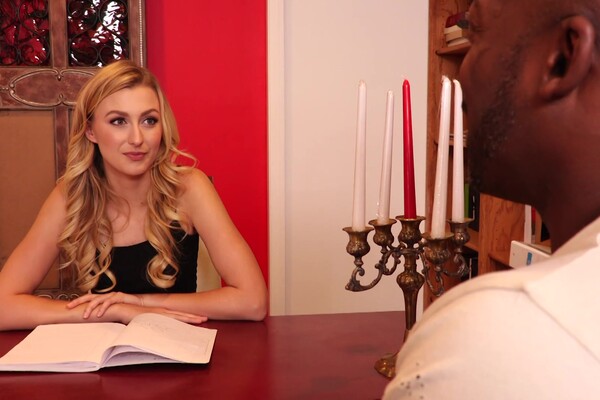 'Kinky'-Szene aus Alexa Grace - Interracial Teen Massage