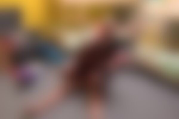 'Essen'-Szene aus Jai James & Sienna Day - Backpackers 3