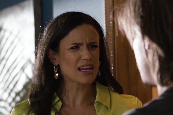 'Spanking'-Szene aus Freya Parker & Penny Barber - We Spank In This Household!