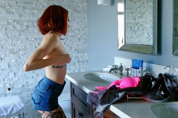 'Fußfetisch'-Szene aus Lola Fae - Dangerous Affairs 3