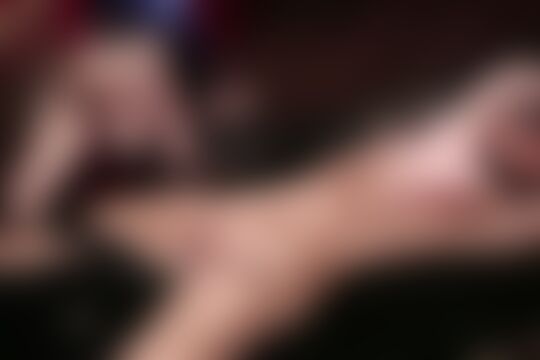 'Devot'-Szene aus Maddy O'Reilly & Mistress January Seraph - She's In Charge 2