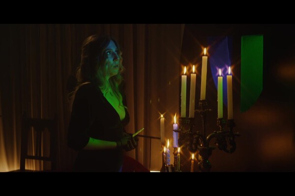 'Nonne'-Szene aus Bunnie Bennett, Jane Jones & Maria Riot - XConfessions 28