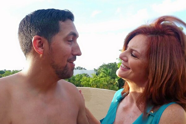 'Blowjob'-Szene aus Andi James - Thick & Horny Cheating Wives