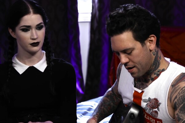 'Gothic'-Szene aus Evelyn Claire & Vanessa Vega - Hardcore Goth Chicks 3