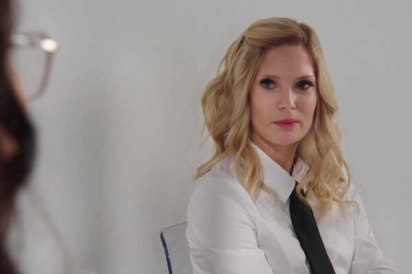 'Arzt'-Szene aus Candee Licious & Dolly Diore - The Art Of Foot Worship 2