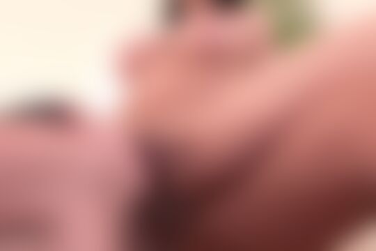 'Foot Worship'-Szene aus Carmella Bing & Gianna Michaels - Breast Worship 2