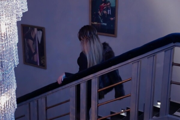 'Überraschung'-Szene aus Alexis Crystal & Texas Patti - Whistleblower