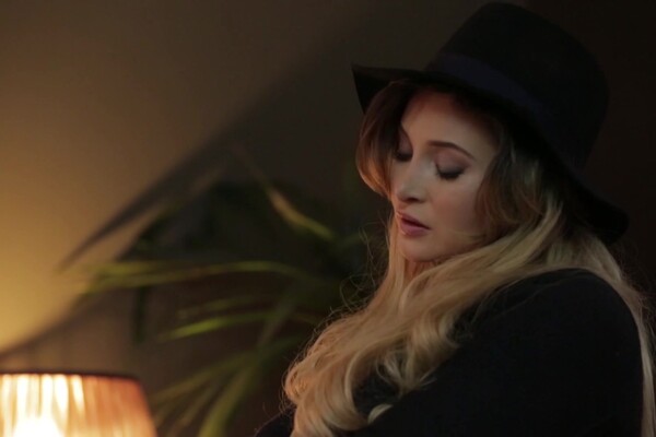 'Agent'-Szene aus Anna Polina - Whistleblower