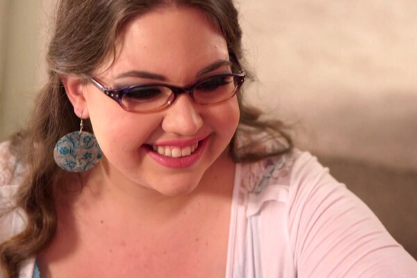 'Blowjob'-Szene aus Nixie Night - Chubby & Fucked 2