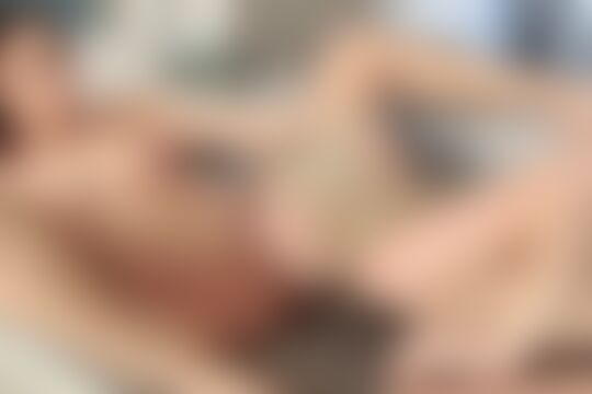 'Squirting'-Szene aus Ashley Adams & Cadence Lux - Girl Squirt