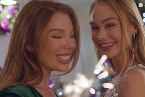 'Masturbation'-Szene aus Melrose Michaels & Nancy Ace - Lavish 6