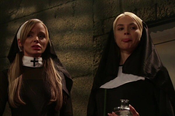 'Latex'-Szene aus Pristine Edge & Sarah Vandella - This Ain't American Horror Story XXX: This Is A Parody