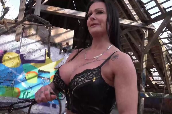 'Parodie'-Szene aus Julia Exclusiv - Jason Steel im Schlampen-Paradies