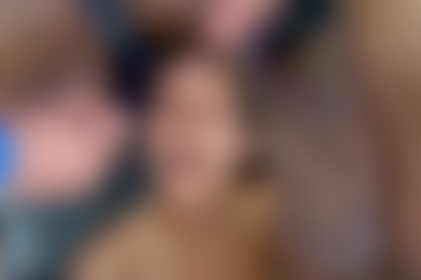 'Zierlich'-Szene aus Gewaltige Samendusche für zierliche brünette GangBang-Schlampe