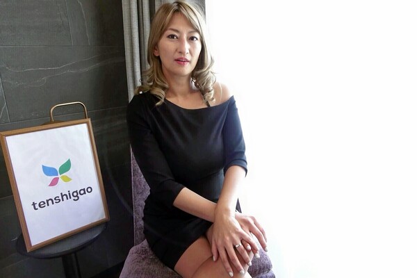 'Japanisch'-Szene aus Rena Fukiishi - Cheating Japanese Housewives