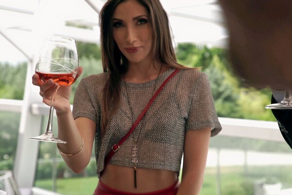 'Escort'-Szene aus Anissa Kate & Cléa Gaultier - Clea und Anissa: Escorts Deluxe