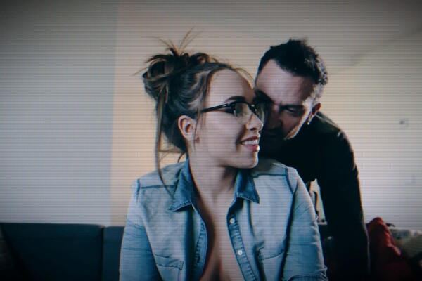 'Nerd'-Szene aus Briana Bounce - Silicon Valley Nerd Sex