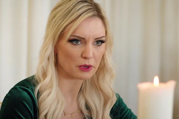 'Submission'-Szene aus Kenzie Taylor - Her Complete Submission