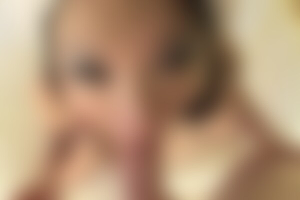 'Naturbusen'-Szene aus Mia Rider - Santa's XXX Sluts