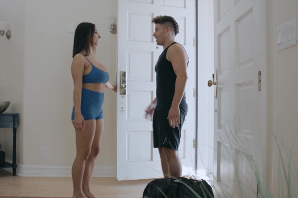 'Boss'-Szene aus Hailey Rose - Delikate Kurven!